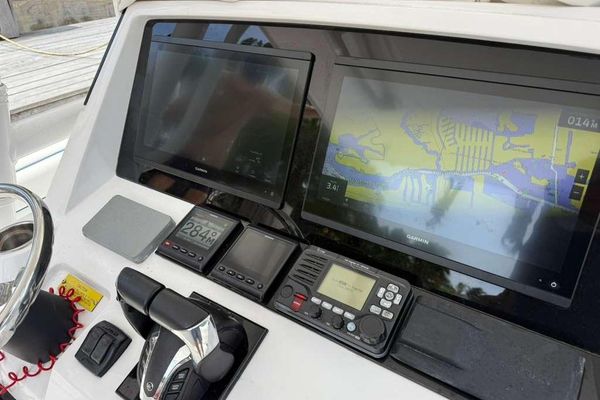 2012 32′ Intrepid 323 Open