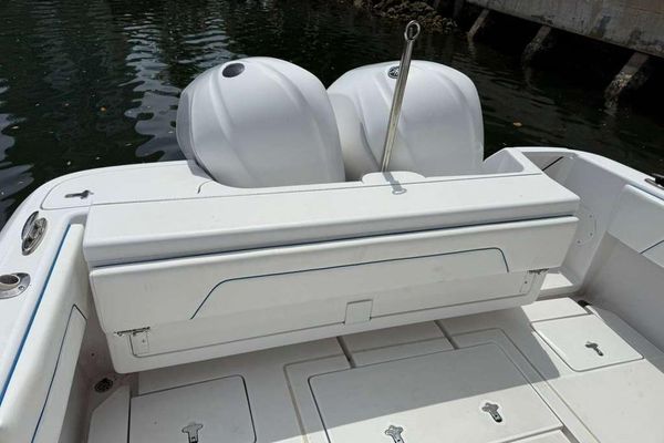 2012 32′ Intrepid 323 Open