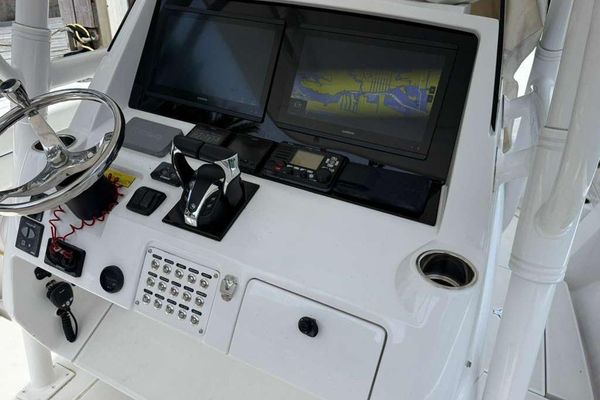 2012 32′ Intrepid 323 Open