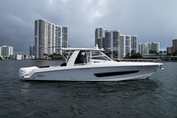 2020 Boston Whaler 420 Outrage
