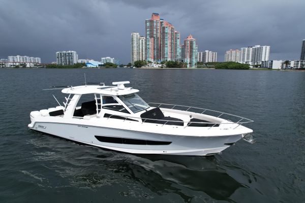 2020 Boston Whaler 420 Outrage