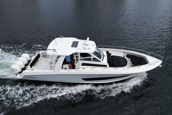 2020 Boston Whaler 420 Outrage