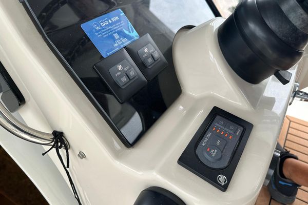 2020 Boston Whaler 420 Outrage