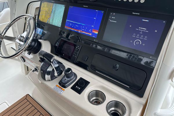 2020 Boston Whaler 420 Outrage