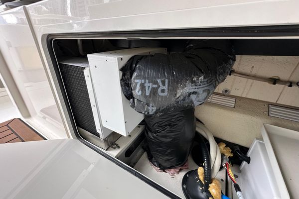 2020 Boston Whaler 420 Outrage
