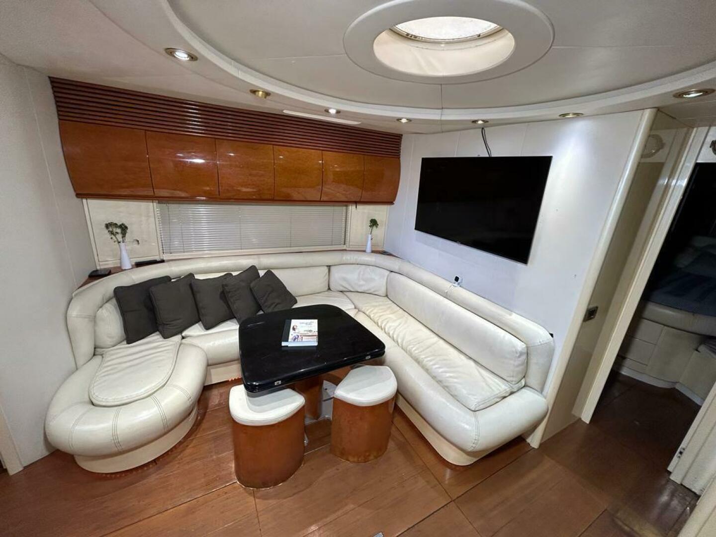 1999 54′ Pershing 54
