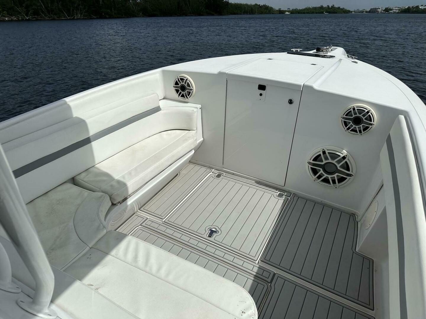 2003 32′ Intrepid 323 Cuddy