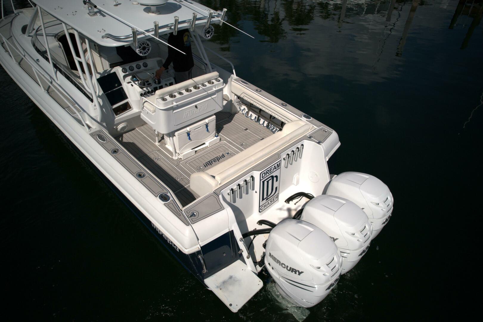 2002 37′ Intrepid 377