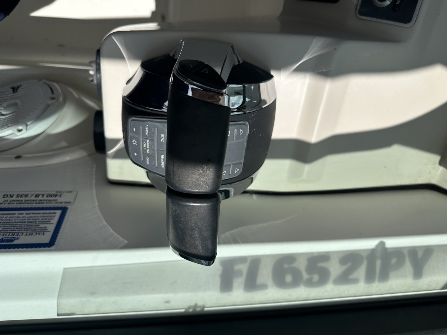 2015 27′ Boston Whaler 270 Vantage
