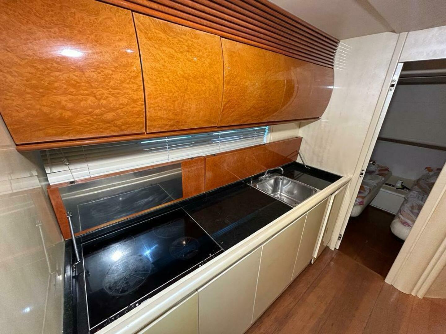 1999 54′ Pershing 54