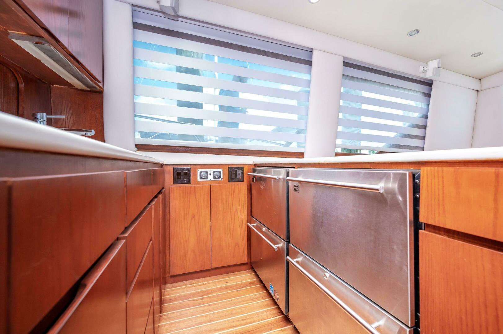 1992 50′ Hatteras 50 Convertible