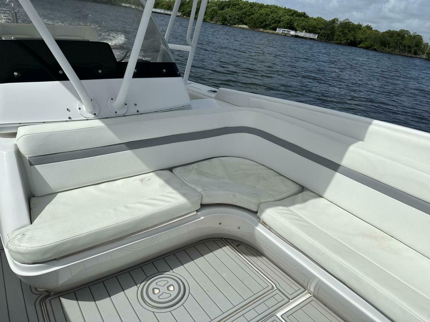 2003 32′ Intrepid 323 Cuddy