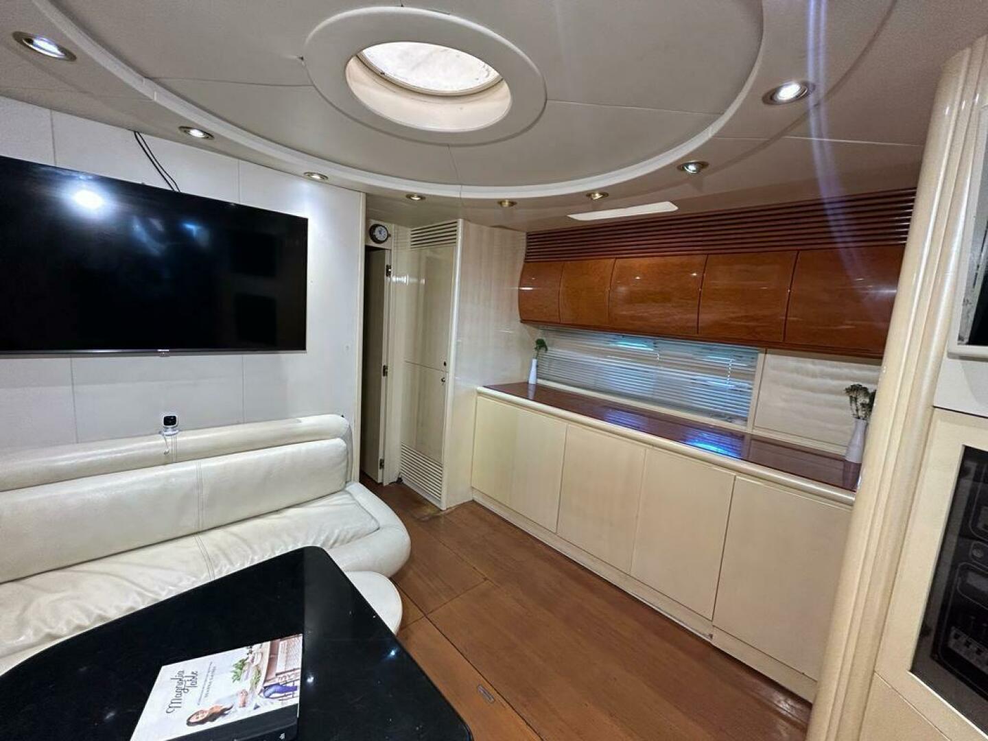 1999 54′ Pershing 54