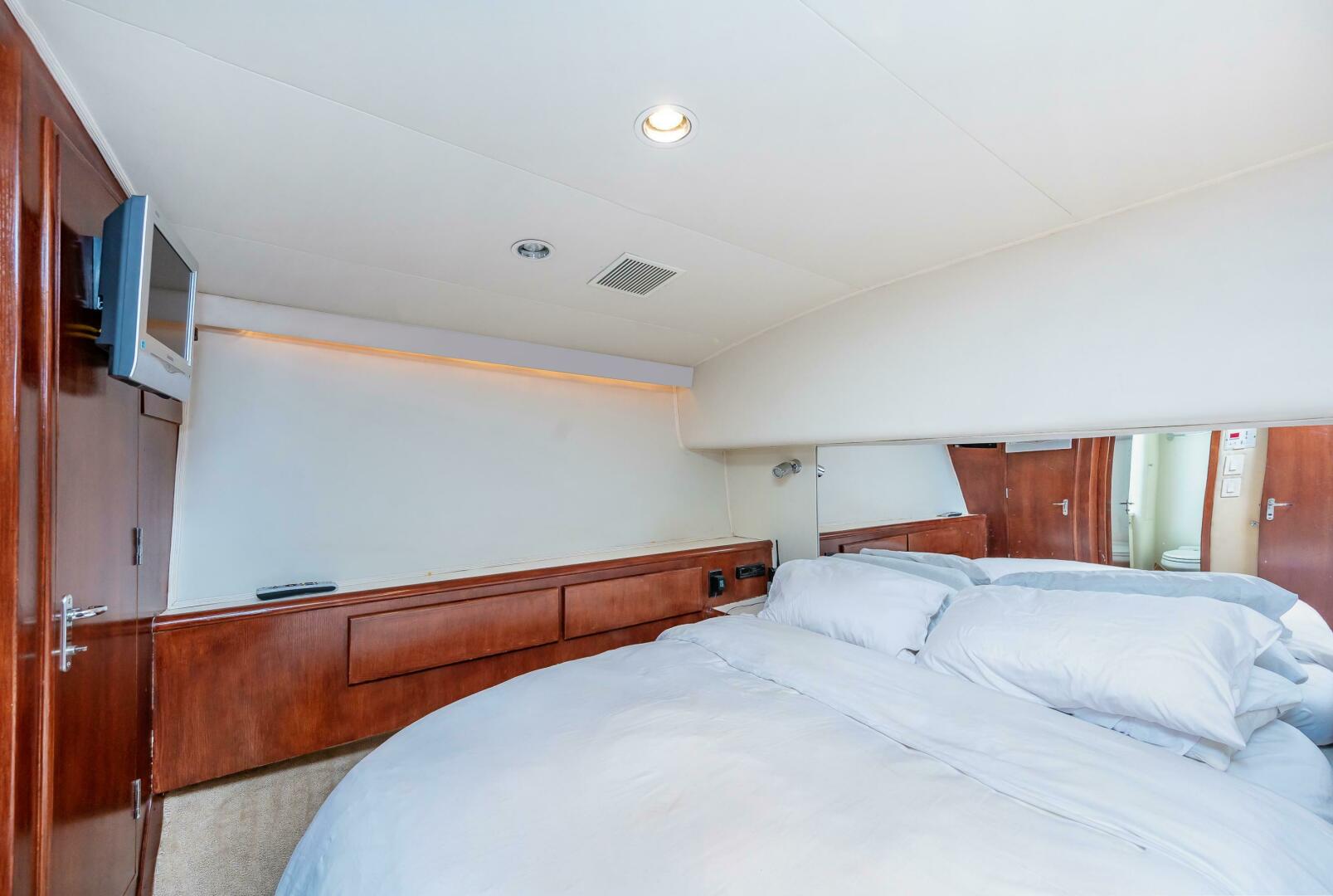 1992 50′ Hatteras 50 Convertible
