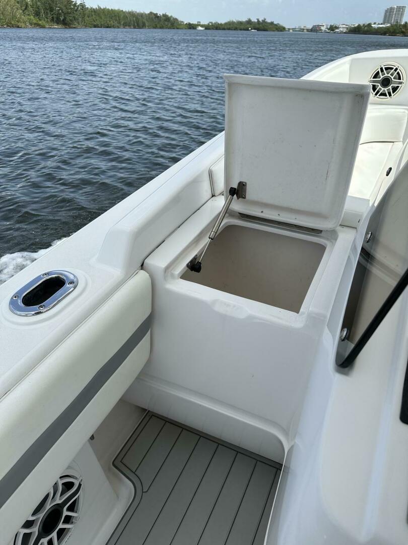 2003 32′ Intrepid 323 Cuddy