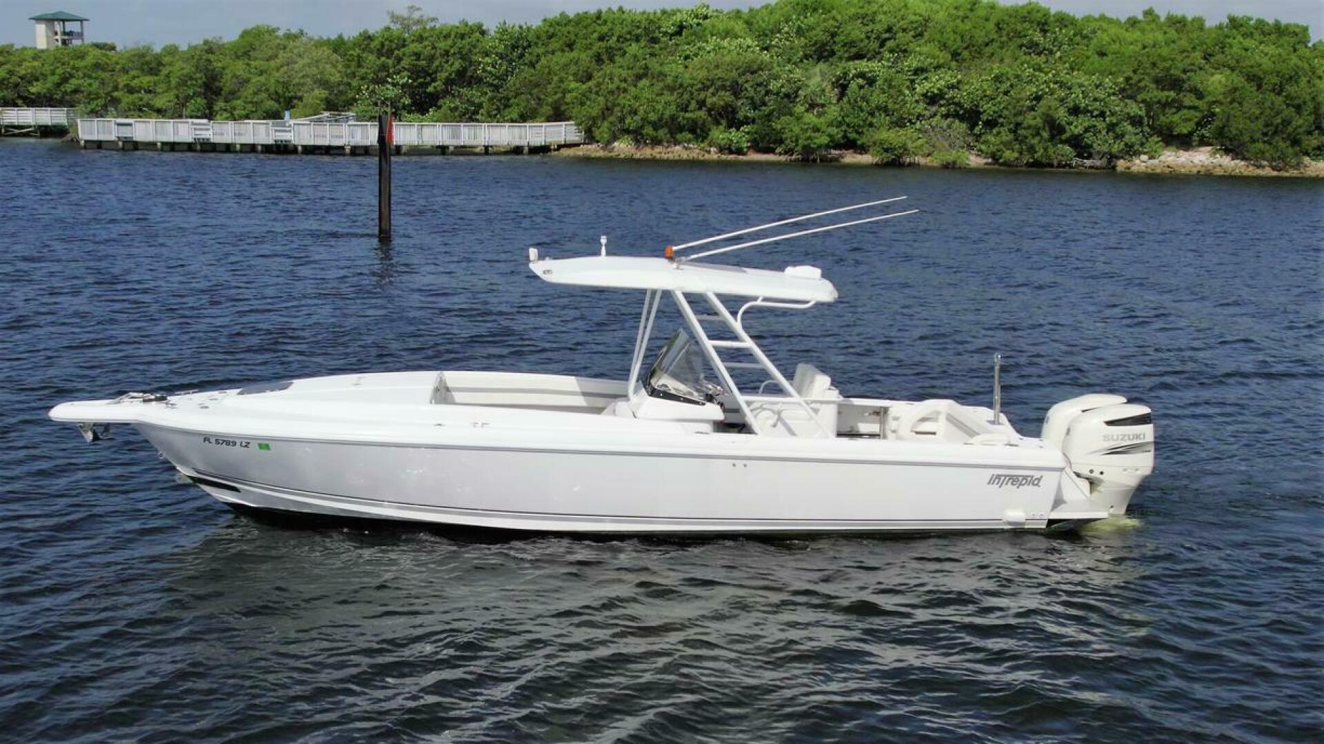 2003 32′ Intrepid 323 Cuddy