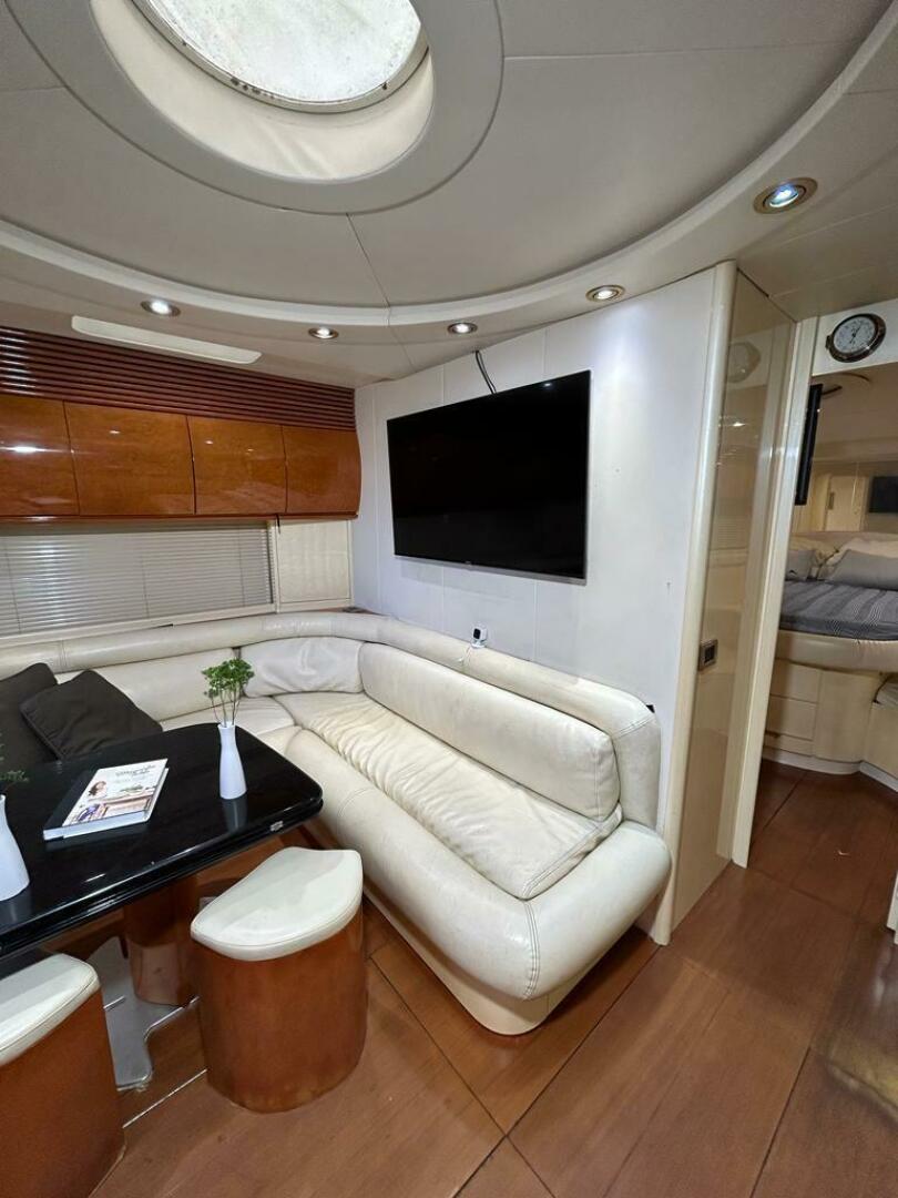 1999 54′ Pershing 54