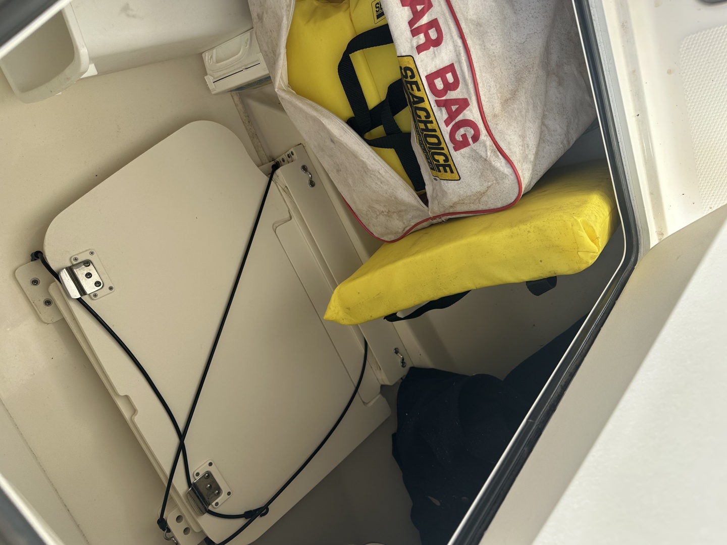 2015 27′ Boston Whaler 270 Vantage