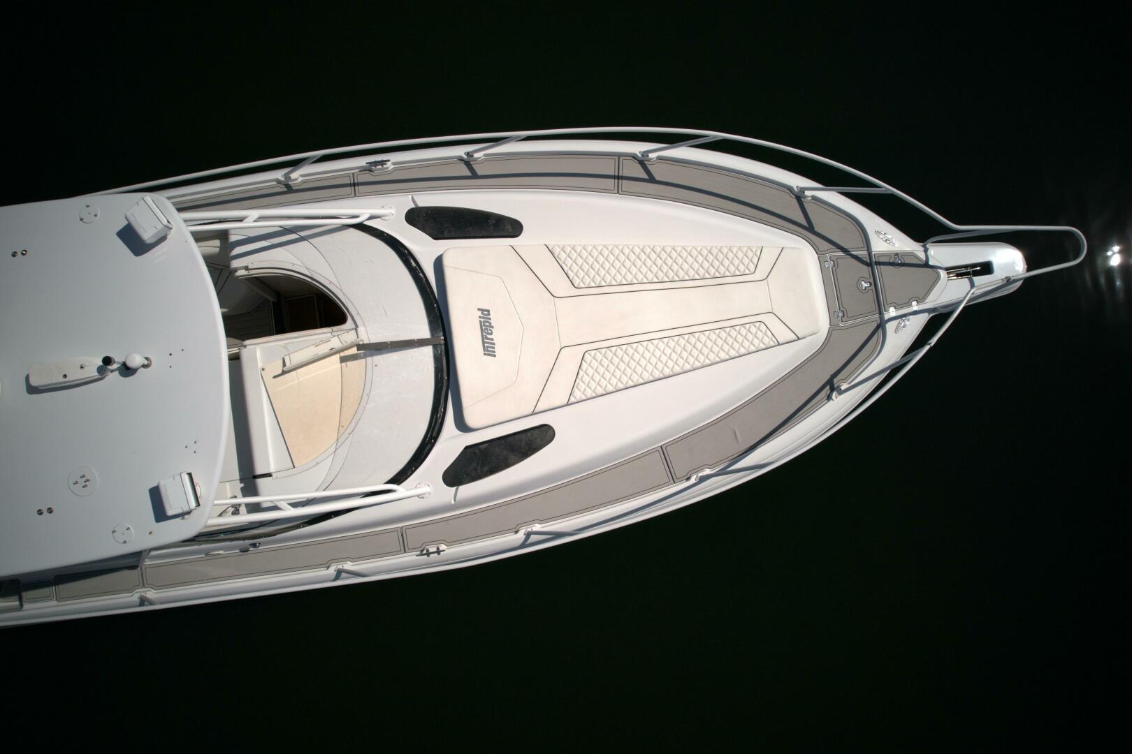 2002 37′ Intrepid 377