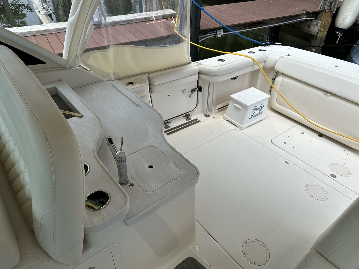 2017 37′ Grady-White Freedom 375