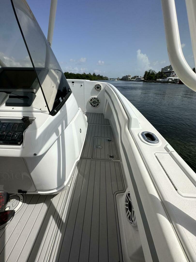 2003 32′ Intrepid 323 Cuddy