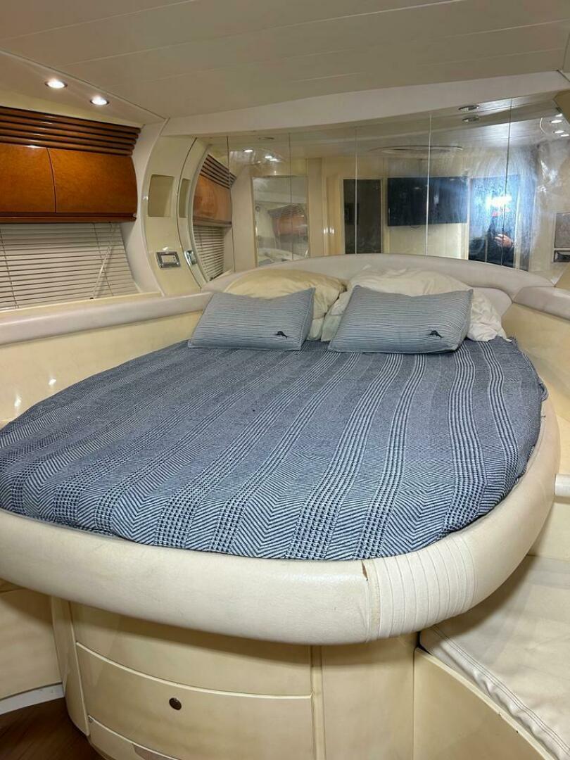 1999 54′ Pershing 54