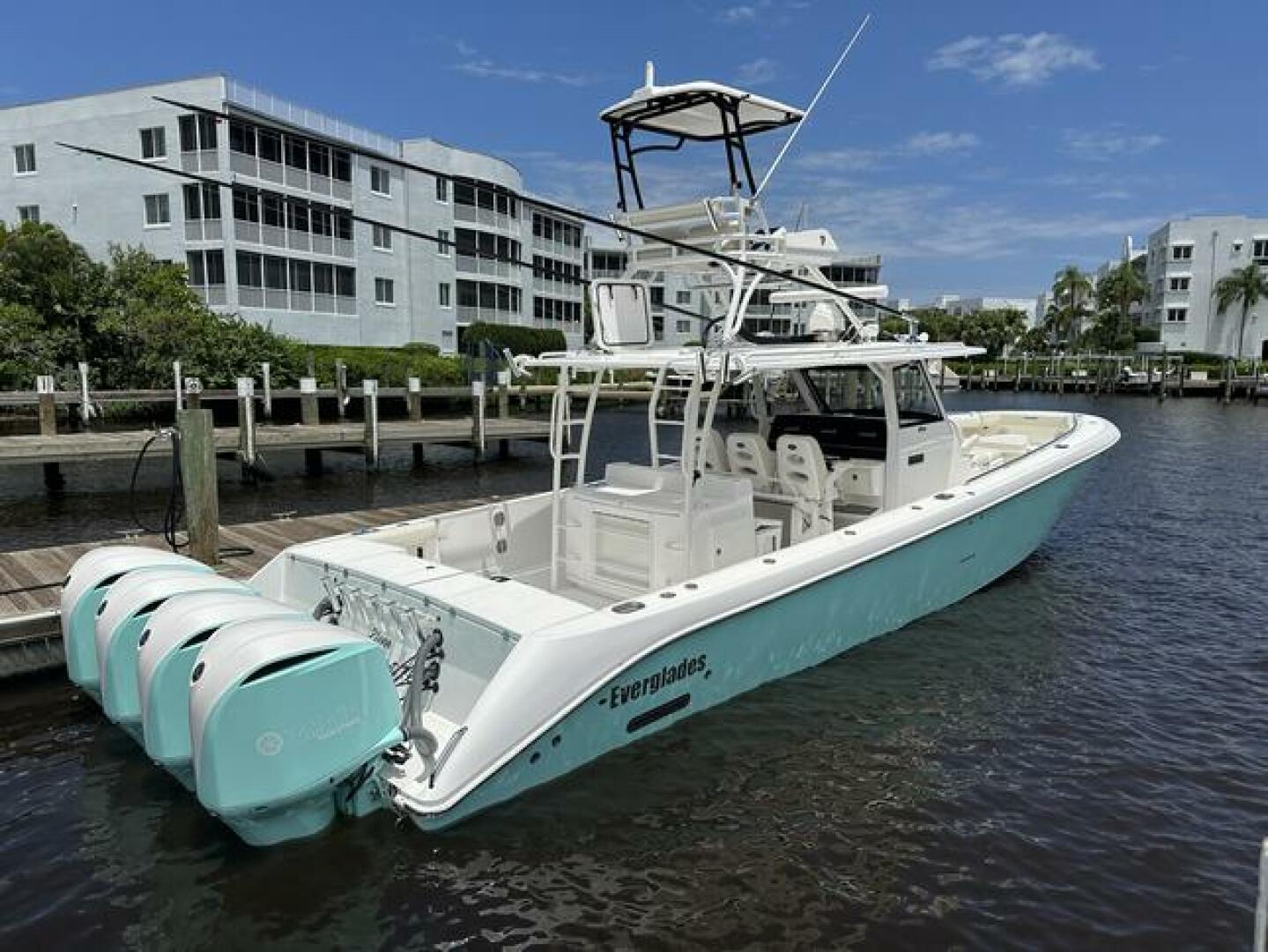 2017 43′ Everglades 435 Center Console