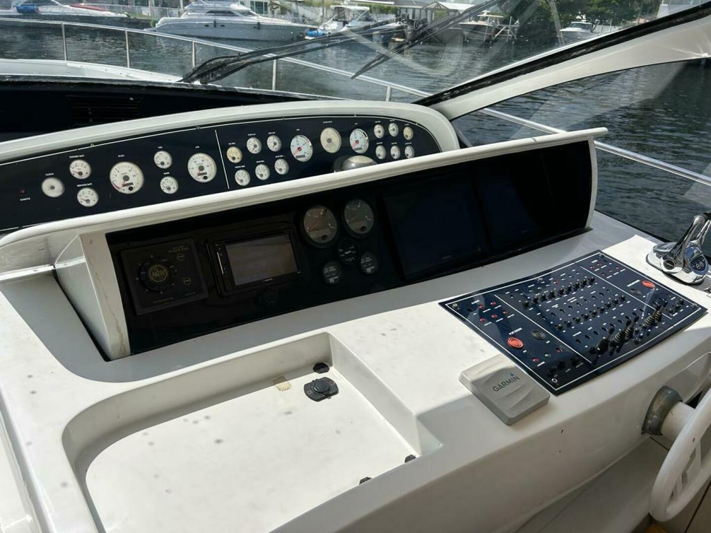 1999 54′ Pershing 54