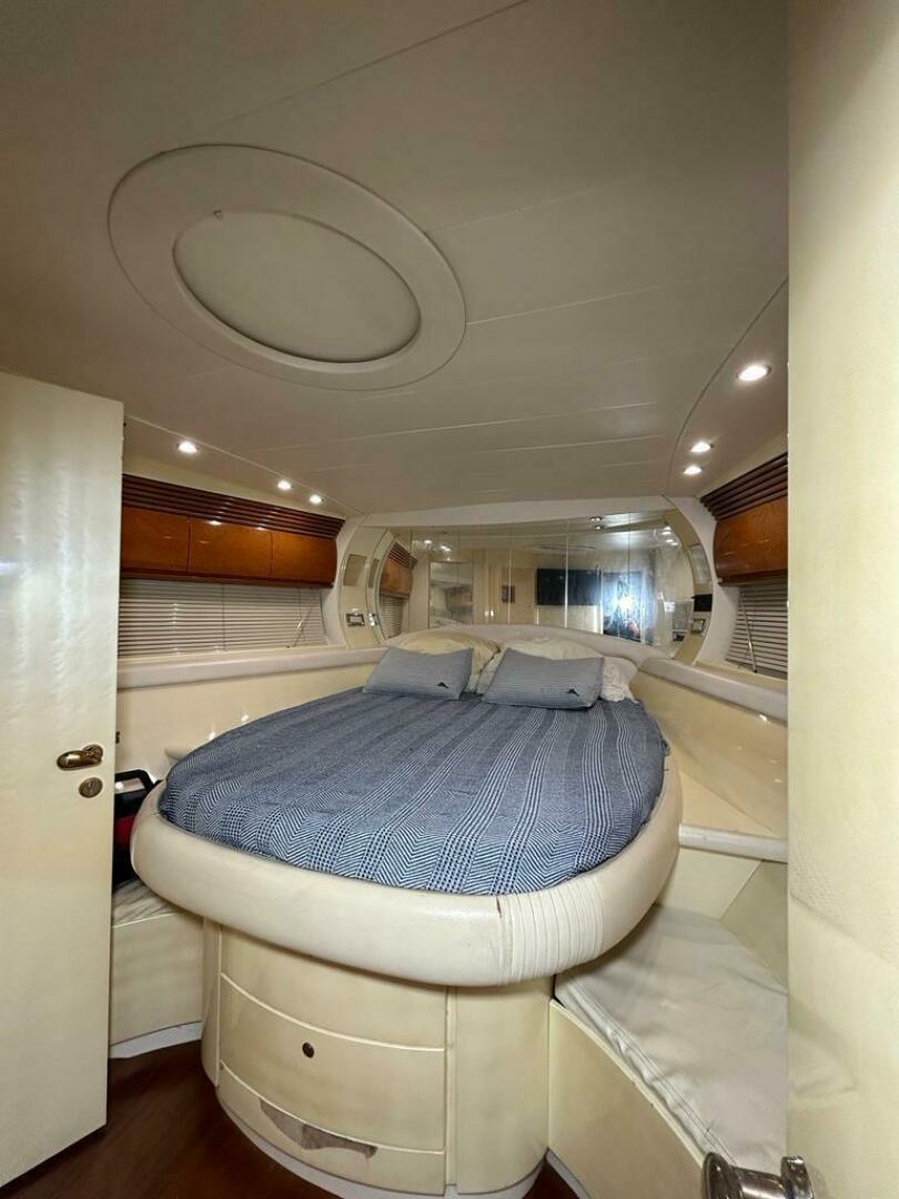 1999 54′ Pershing 54