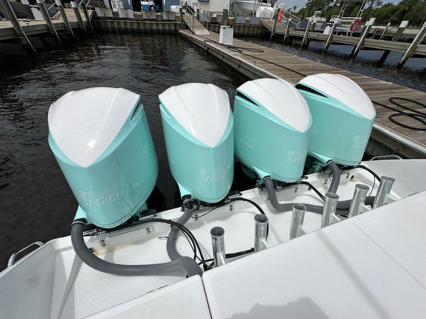 2017 43′ Everglades 435 Center Console