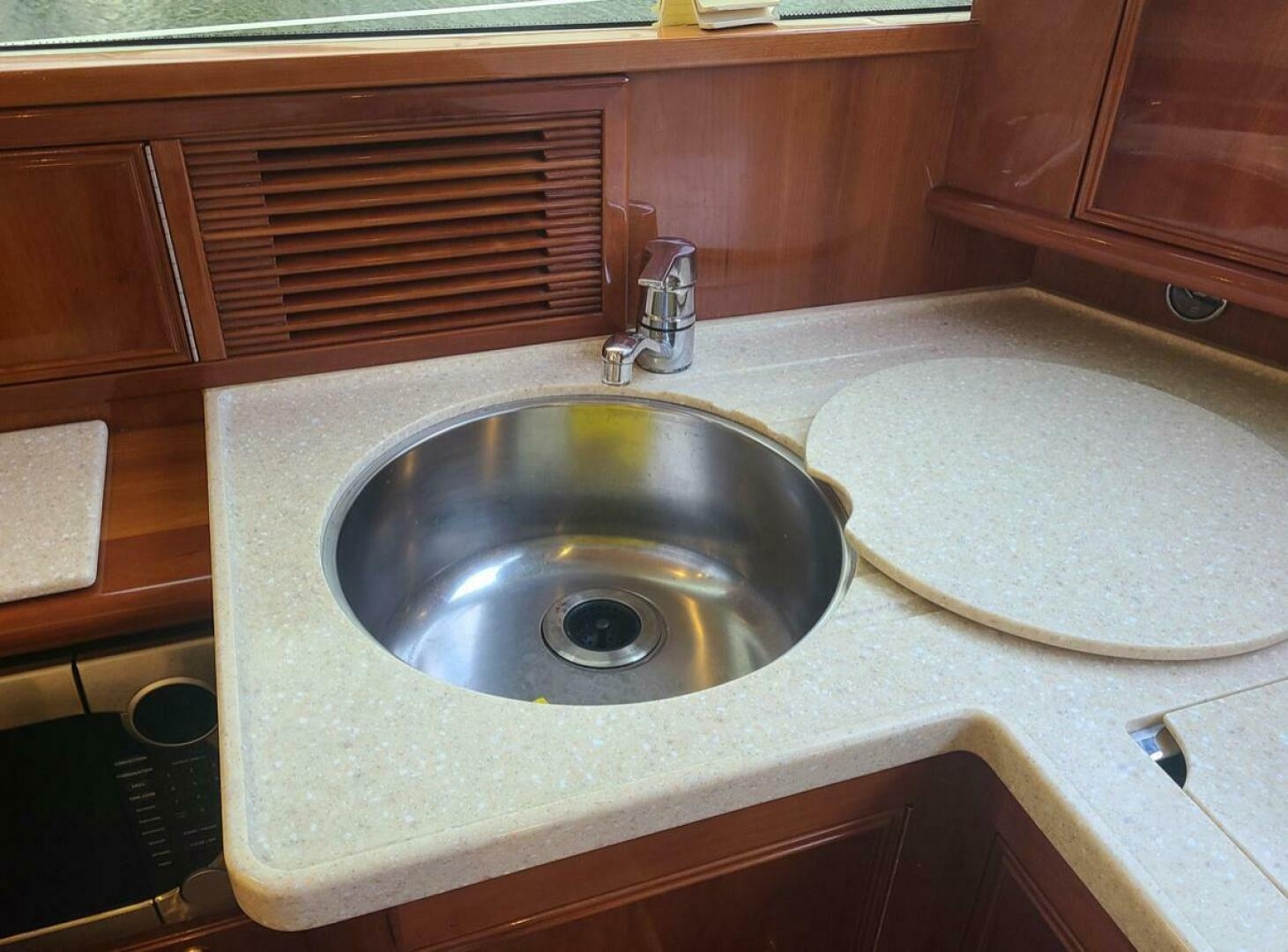 2009 47′ Riviera 47 Enclosed Flybridge Series II