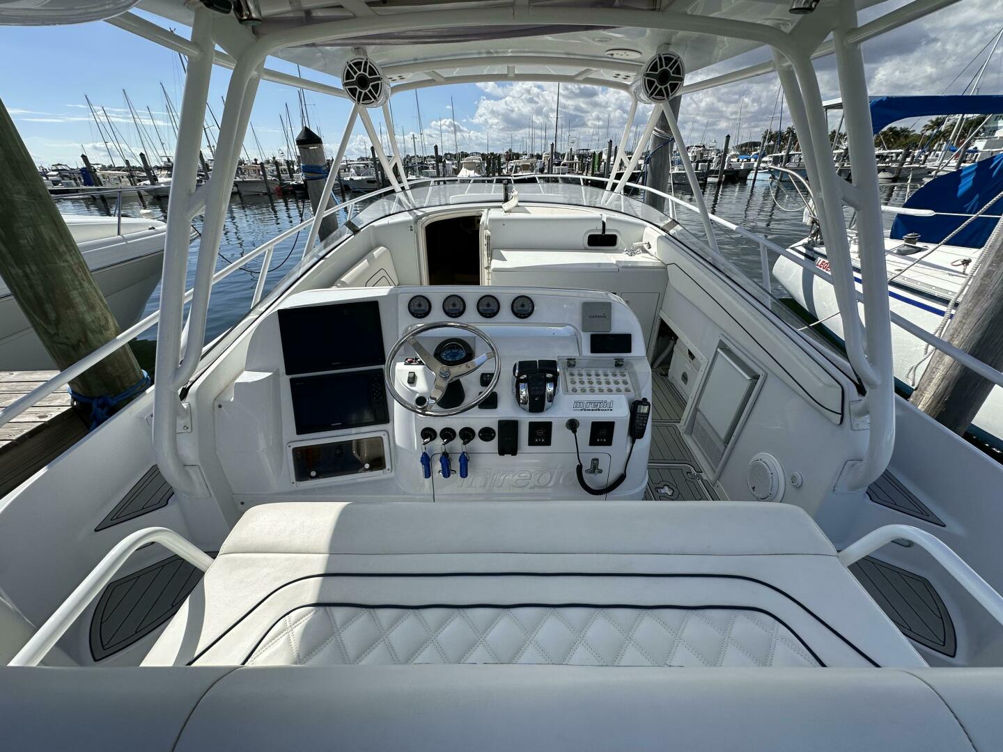 2002 37′ Intrepid 377
