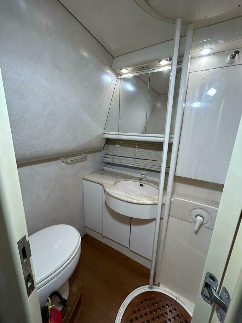 1999 54′ Pershing 54
