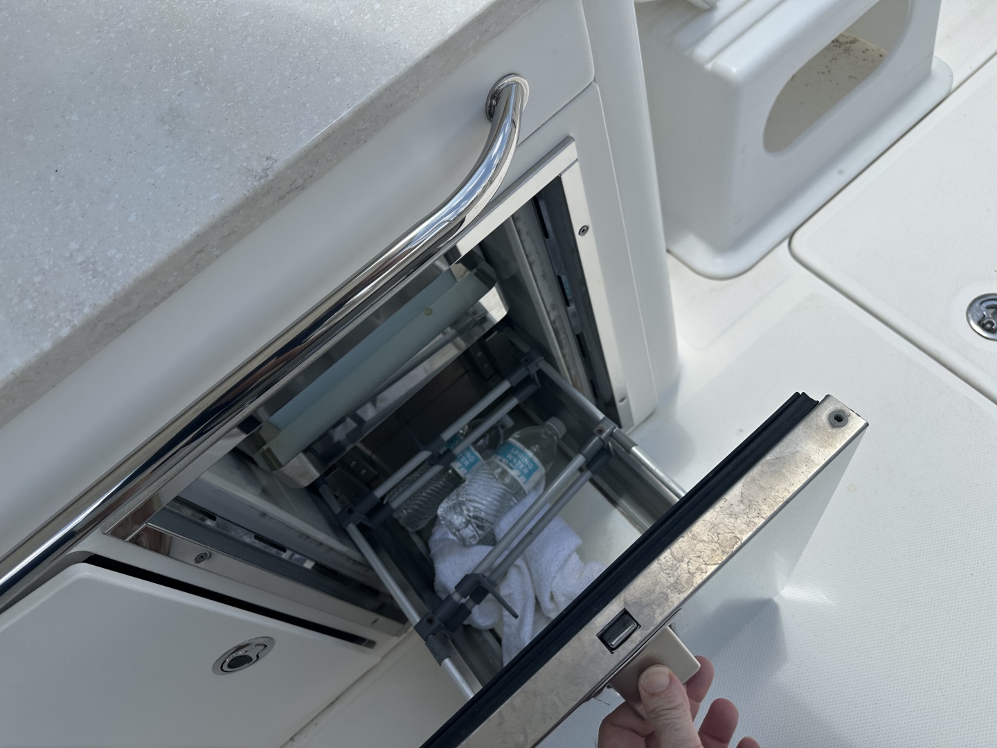 2015 27′ Boston Whaler 270 Vantage