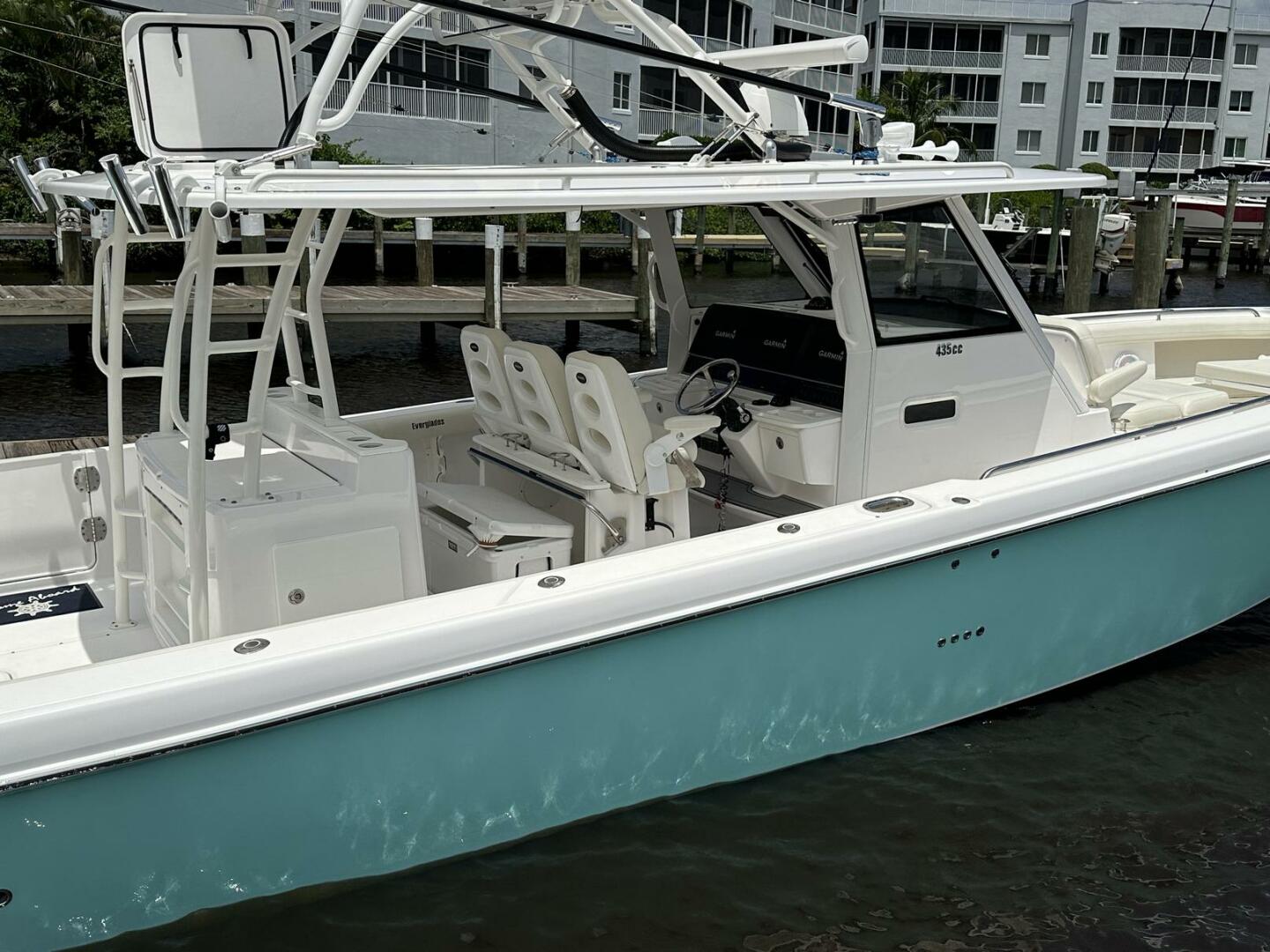 2017 43′ Everglades 435 Center Console