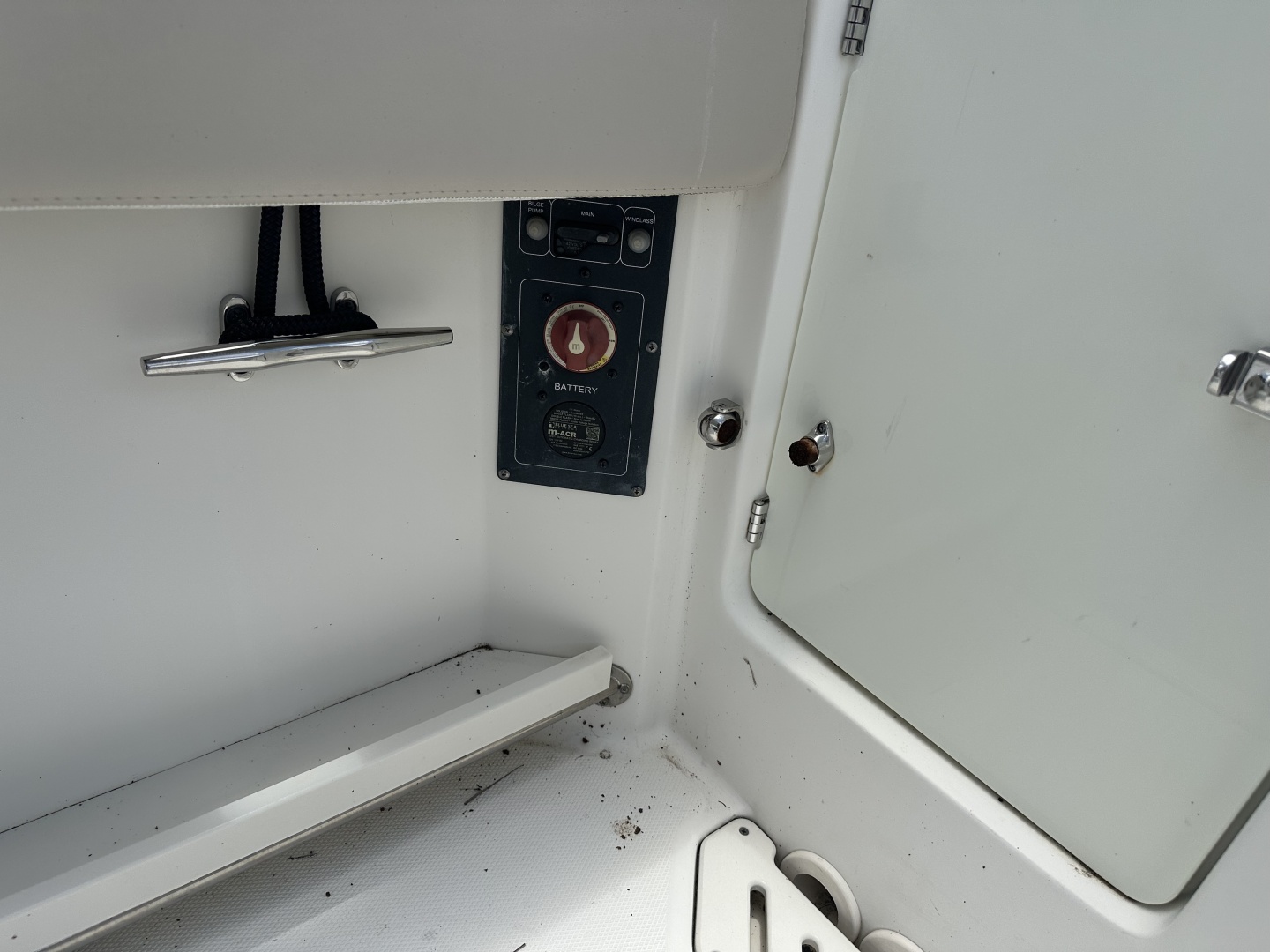 2015 27′ Boston Whaler 270 Vantage