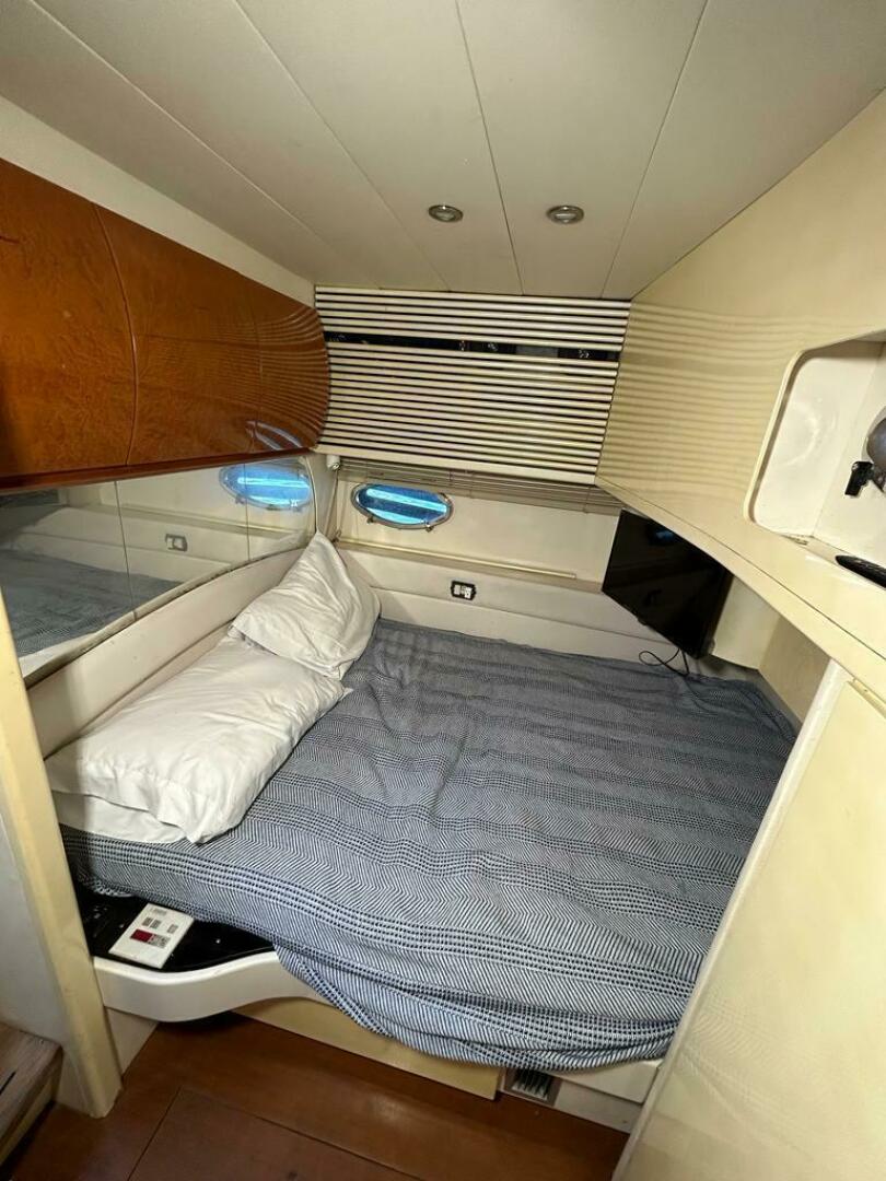 1999 54′ Pershing 54