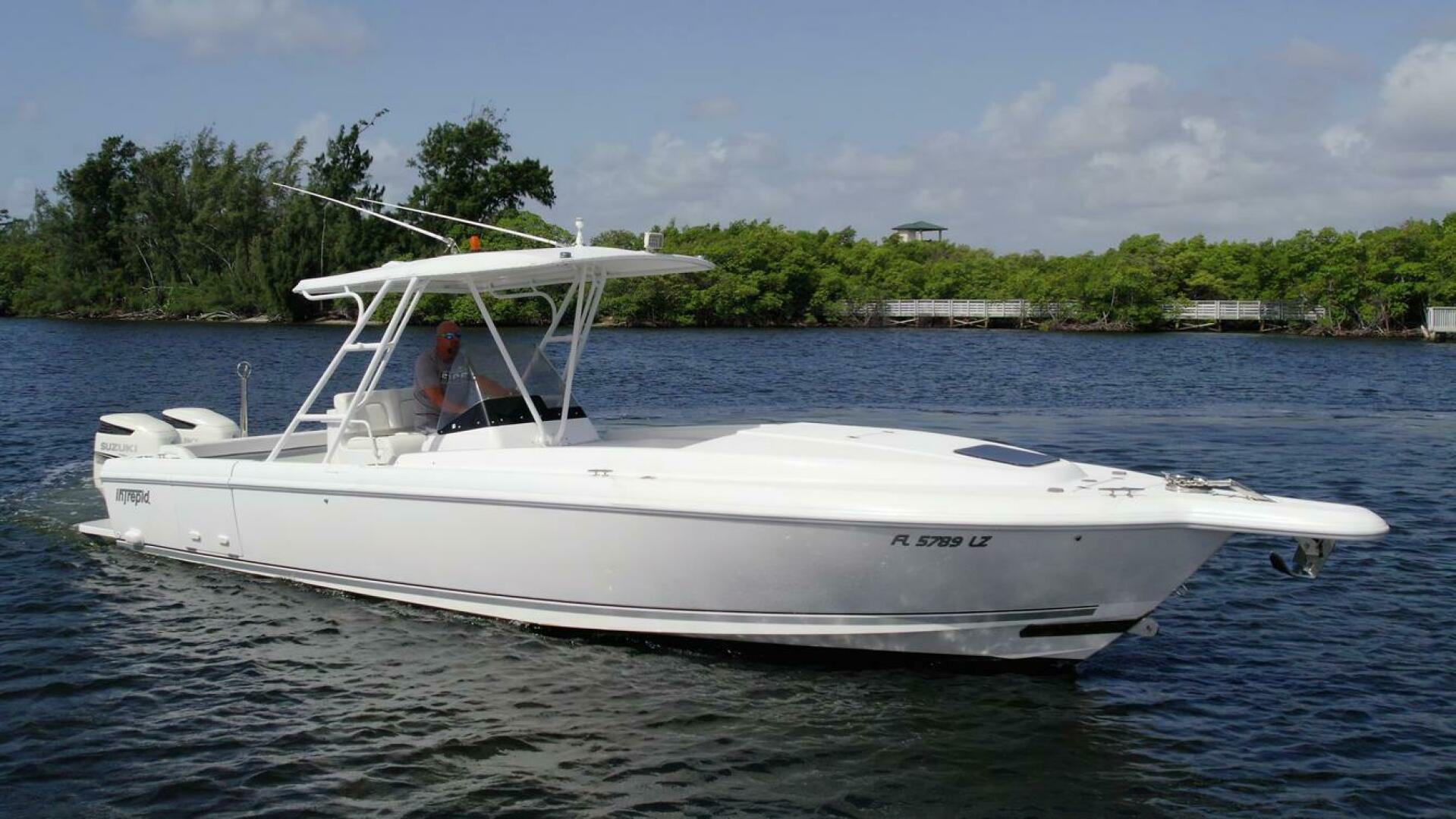 2003 32′ Intrepid 323 Cuddy