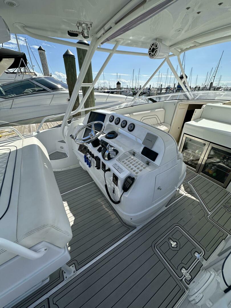 2002 37′ Intrepid 377