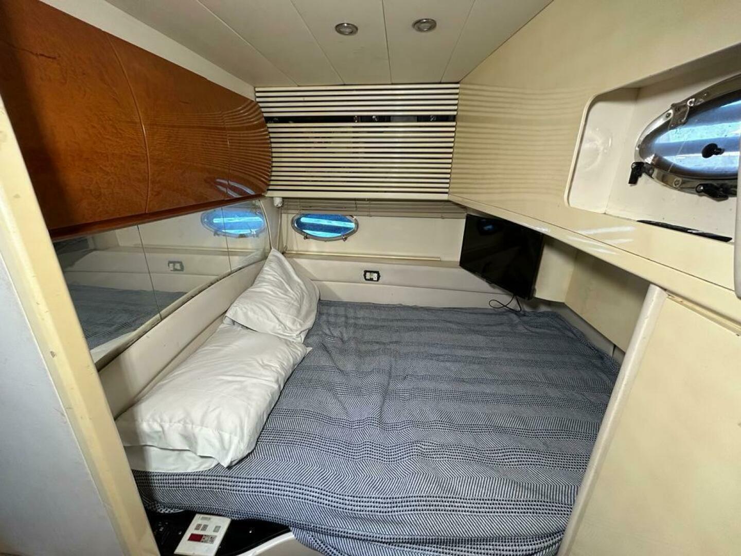 1999 54′ Pershing 54