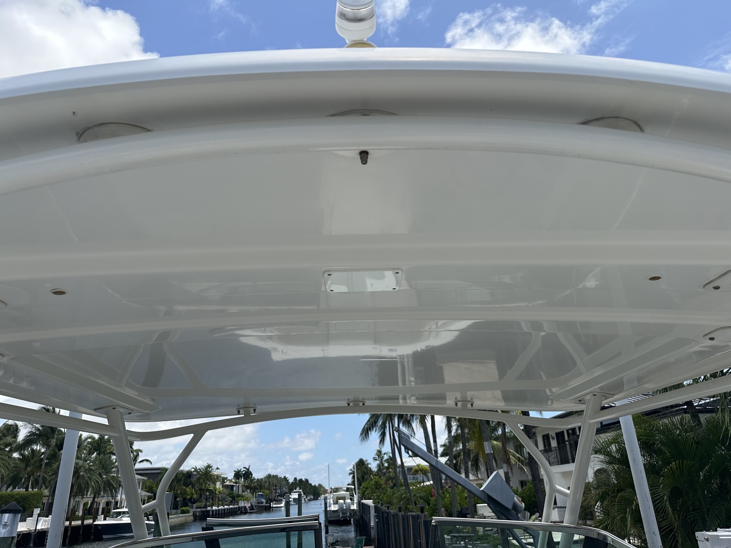 2015 27′ Boston Whaler 270 Vantage