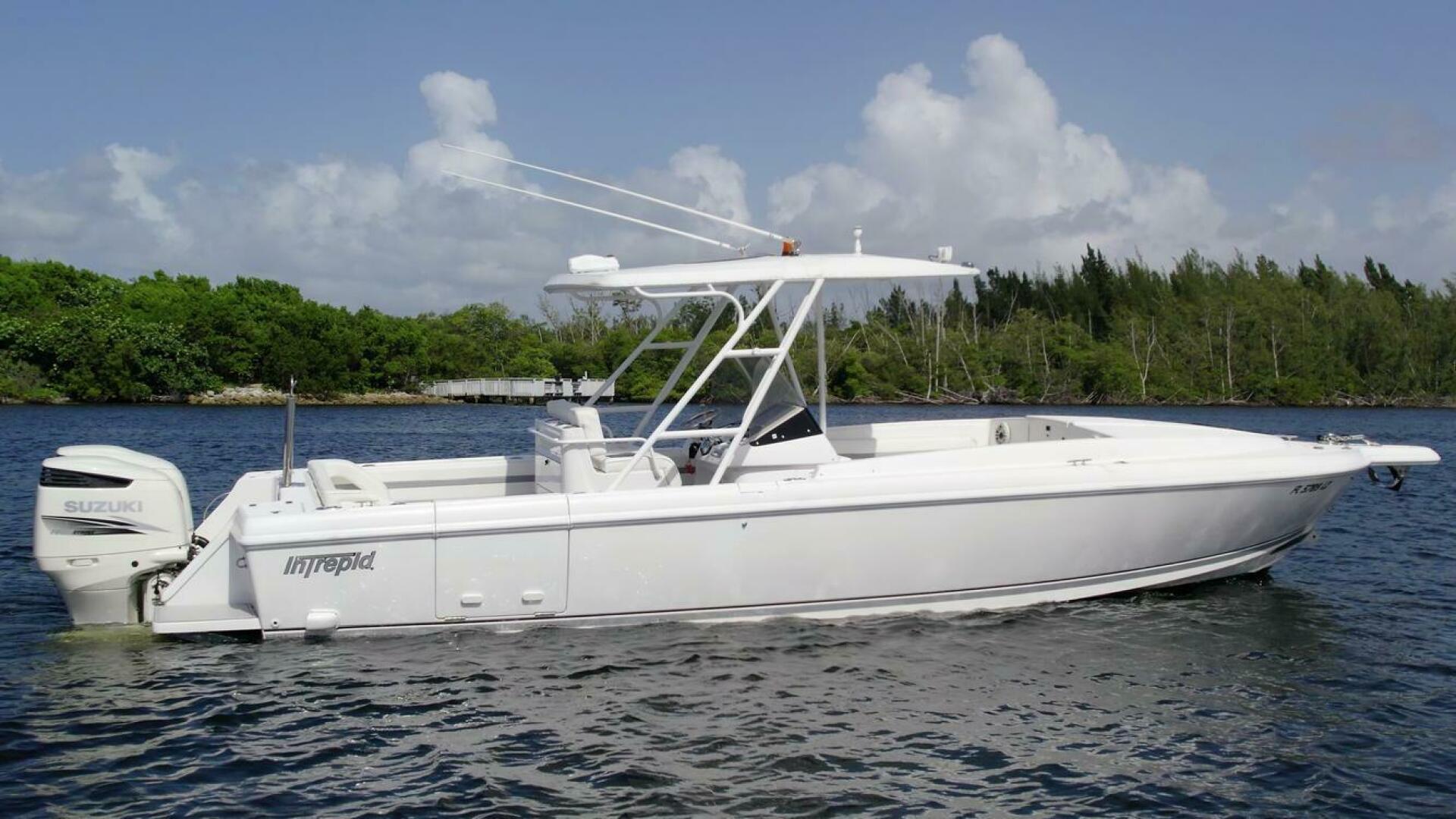 2003 32′ Intrepid 323 Cuddy