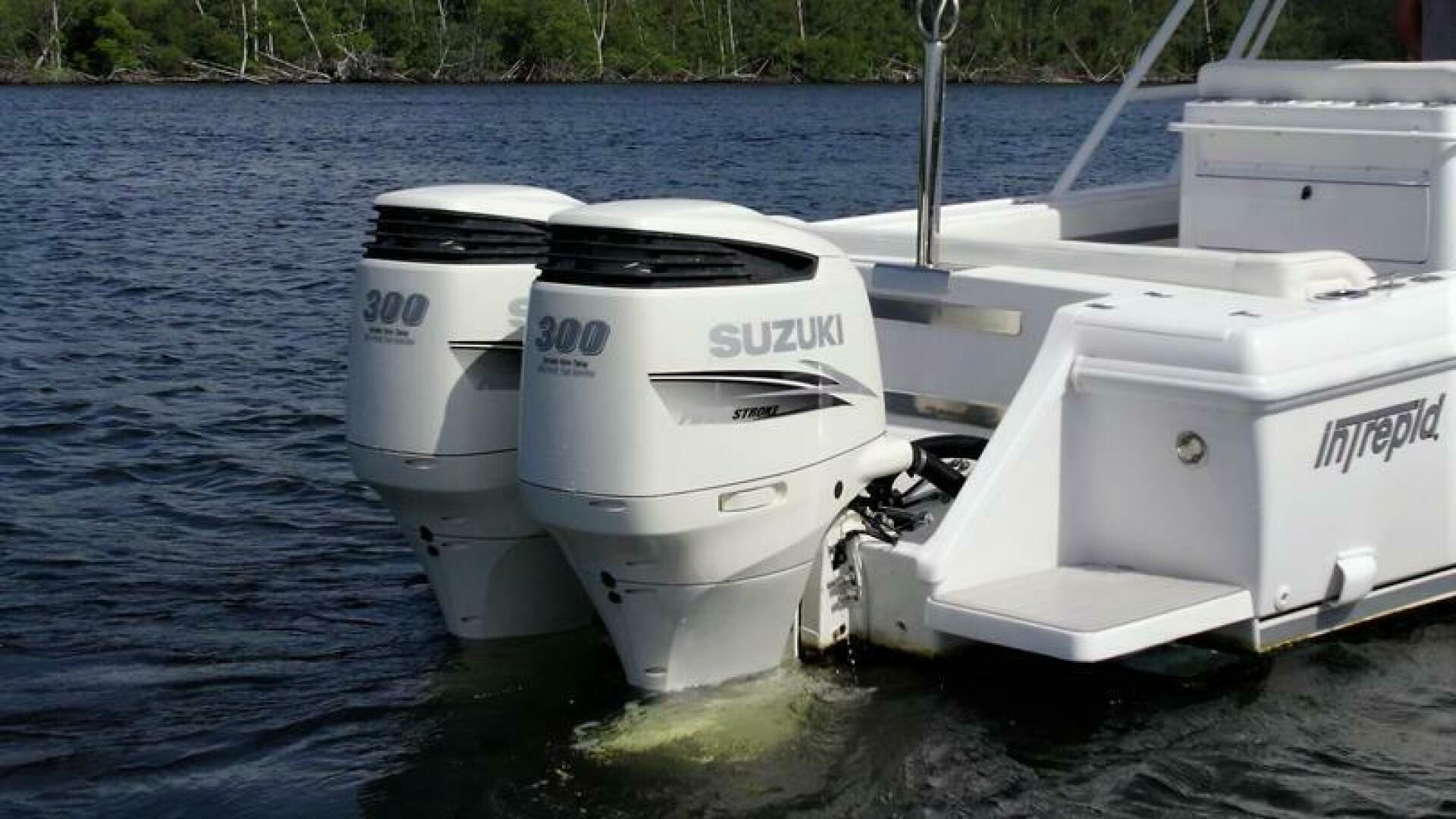 2003 32′ Intrepid 323 Cuddy