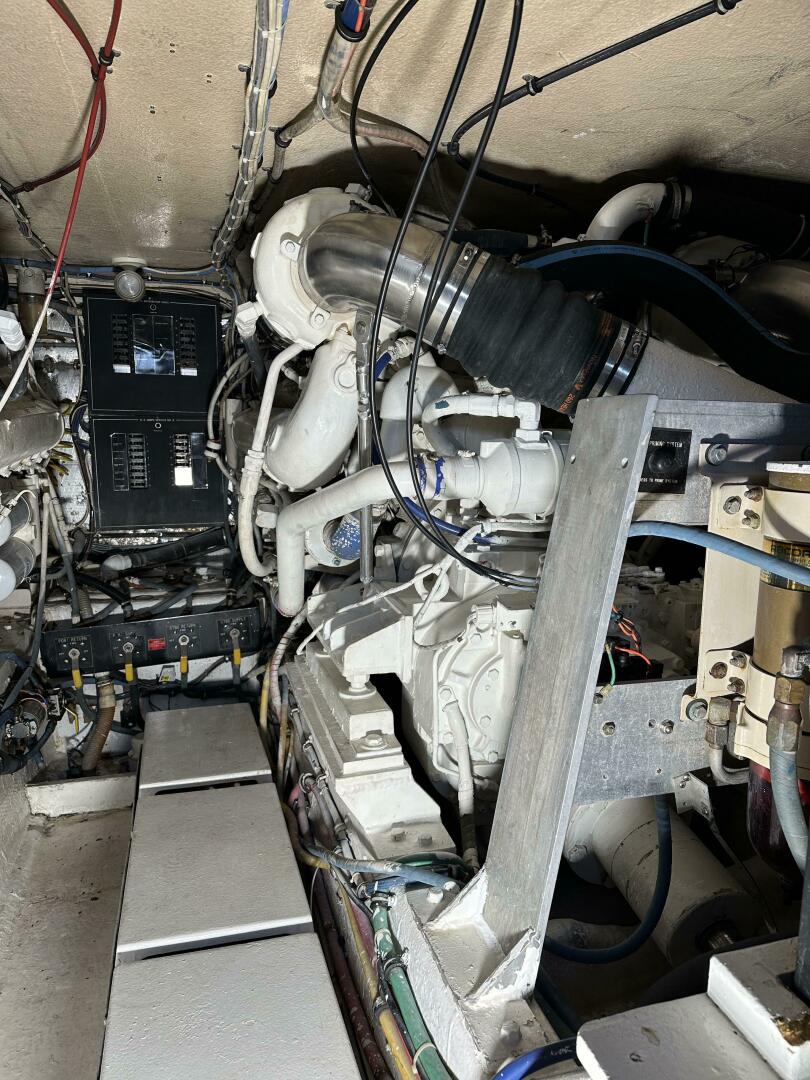 1992 50′ Hatteras 50 Convertible