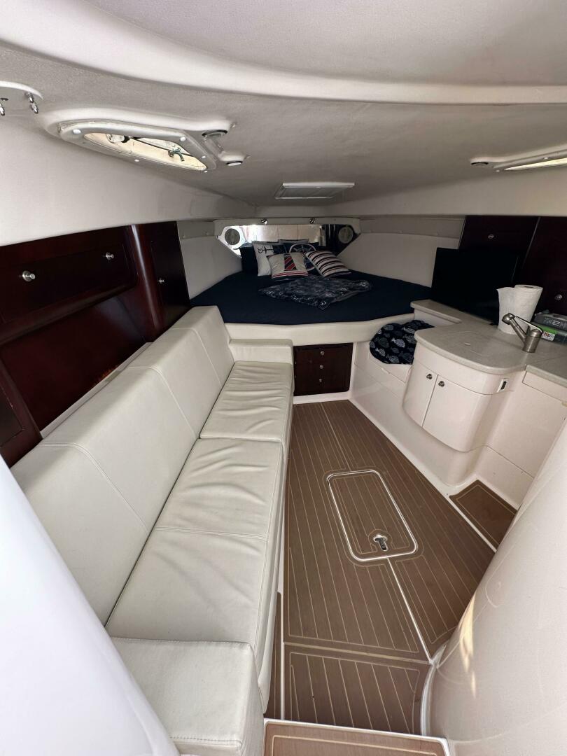 2002 37′ Intrepid 377