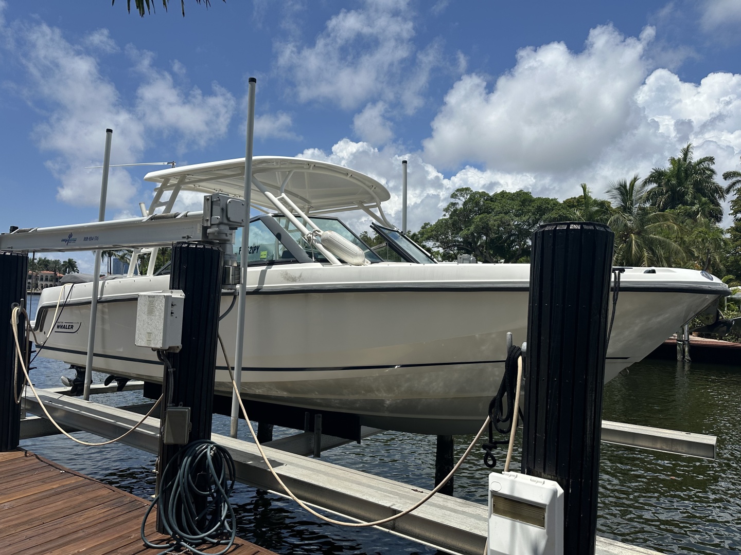 2015 27′ Boston Whaler 270 Vantage