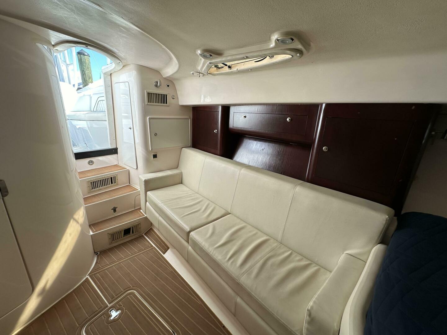 2002 37′ Intrepid 377