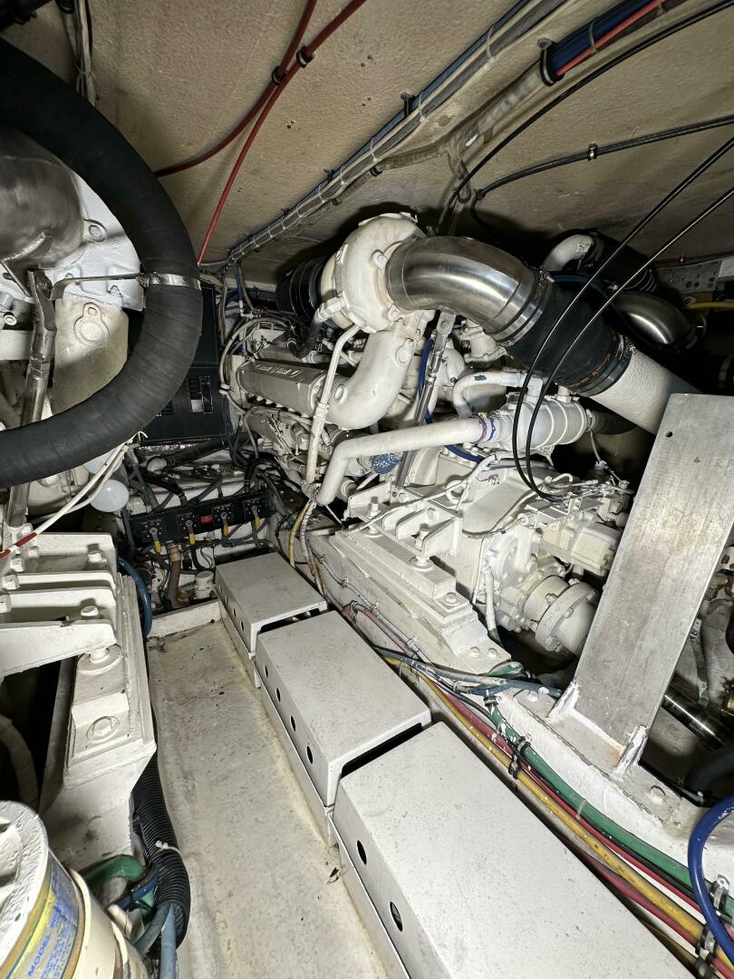 1992 50′ Hatteras 50 Convertible