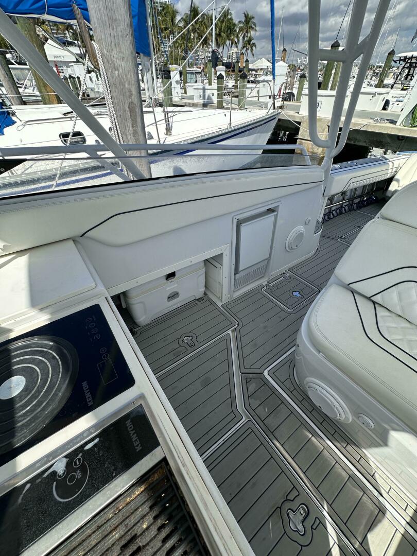 2002 37′ Intrepid 377