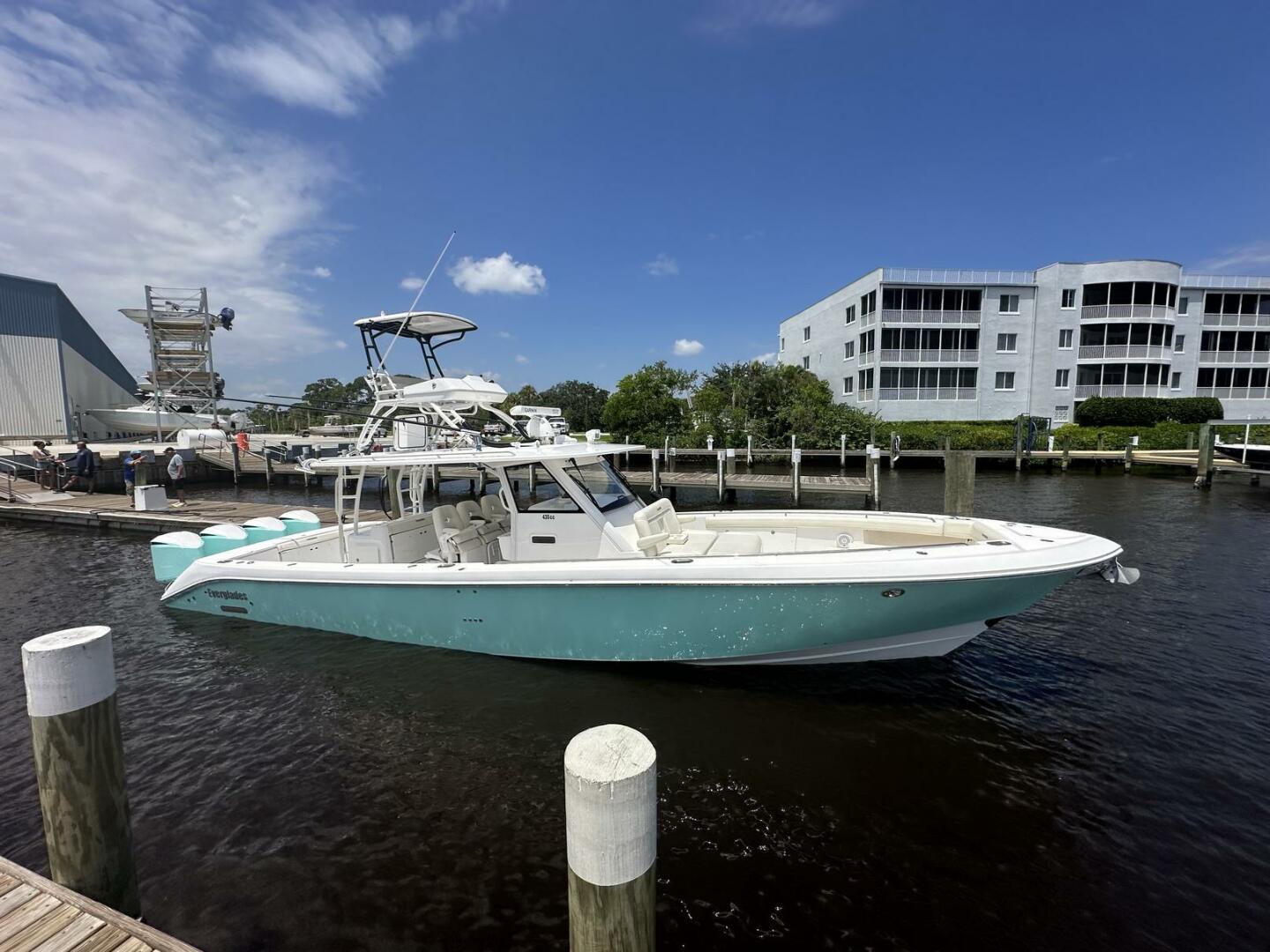 2017 43′ Everglades 435 Center Console